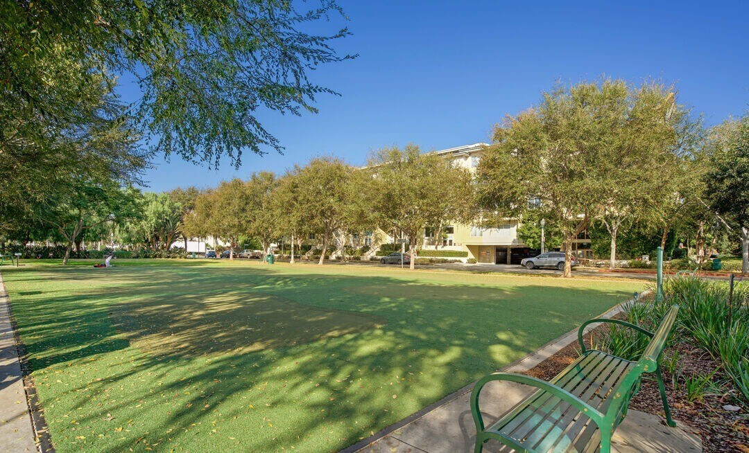 Building Photo - 6400 Crescent Park E