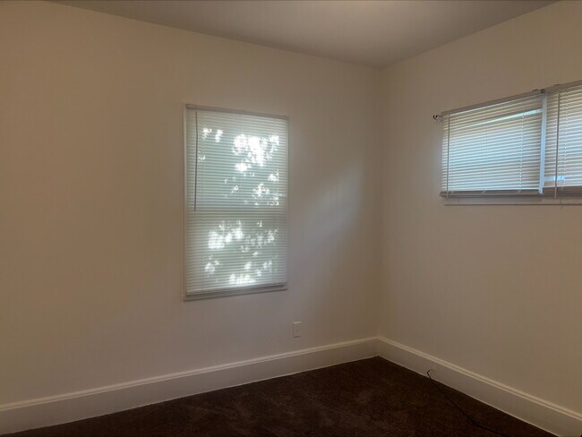 Building Photo - 714 S 42nd St