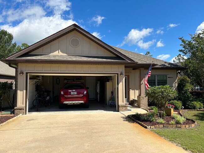 Primary Photo - 11 Hemingway Ln