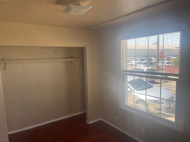 Building Photo - 802 S Stockton St