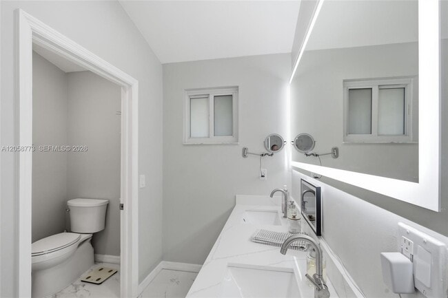 Building Photo - 15845 SW 87th Ave