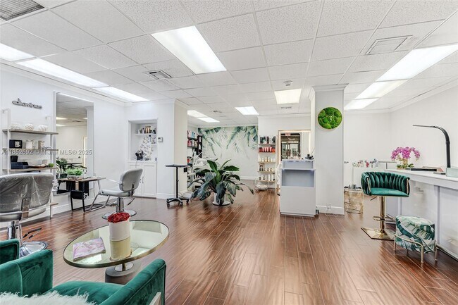 Building Photo - 300 Bayview Dr