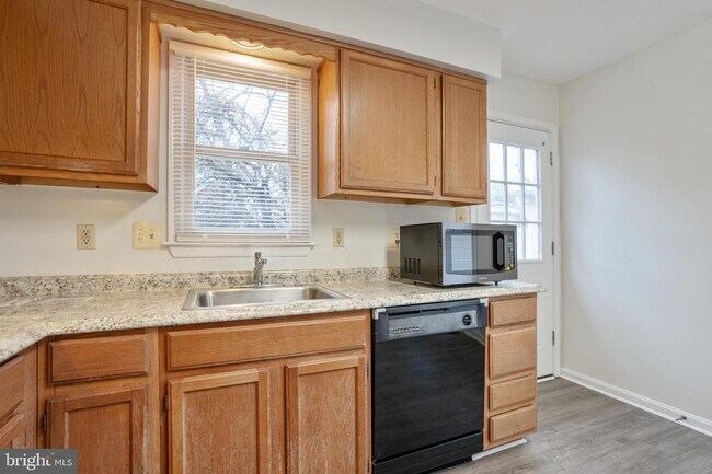 Building Photo - 8729 36th Ave