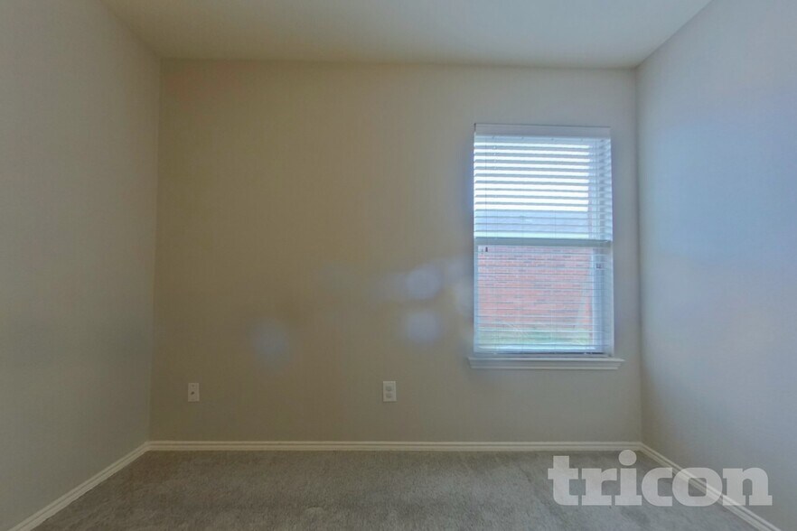 Building Photo - 16824 Pinery Way