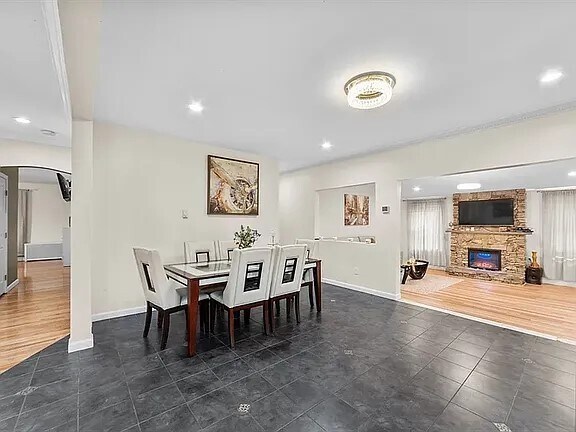 Building Photo - 15 Ancona Rd