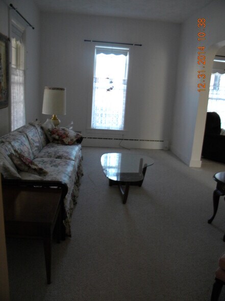 Building Photo - 146 Lake George Ave