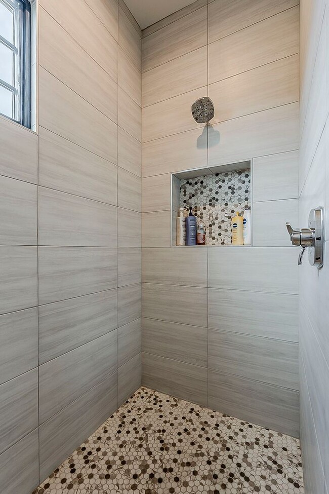 Building Photo - Luxury Home ready for January Move-in