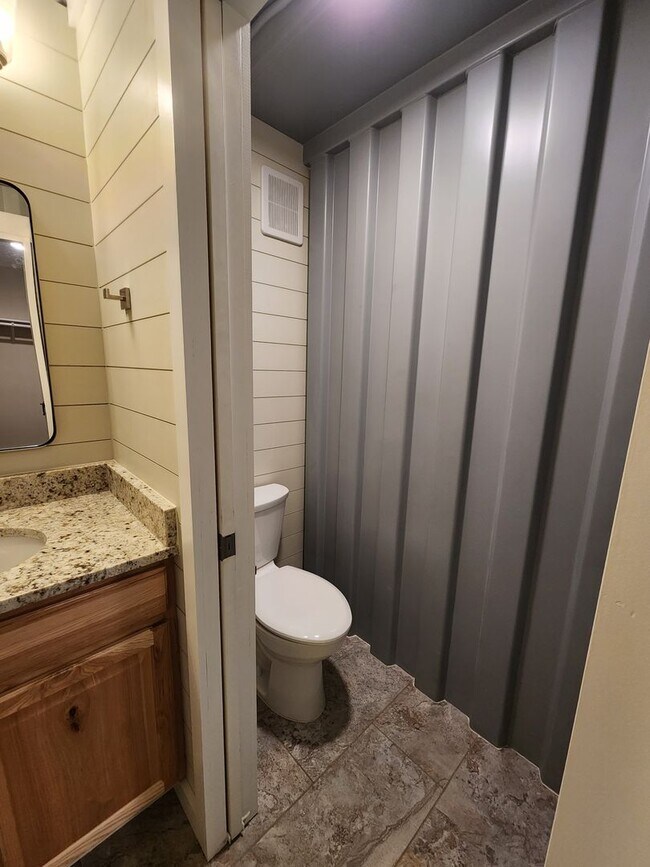 Building Photo - East Asheville Rental