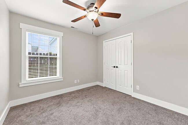 Building Photo - 5519 Mt Mansfield Rd