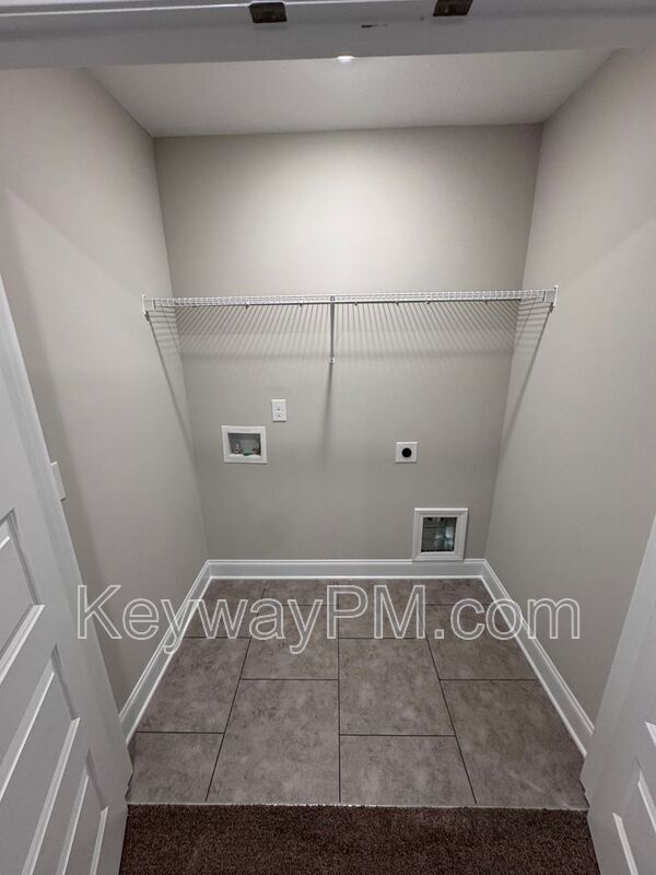 Building Photo - 587 Yuma Ln