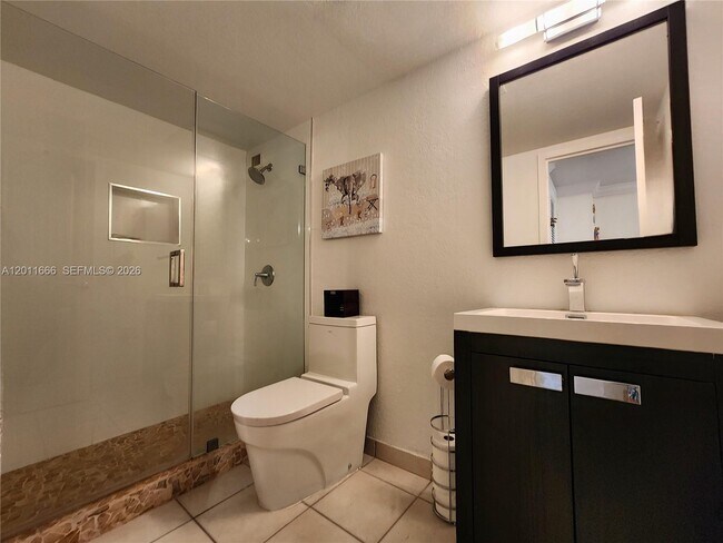 Building Photo - 2030 S Ocean Dr