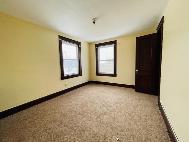 Building Photo - DREAM LOCATION !! LOOKS LIKE PRIVET ROAD !!!