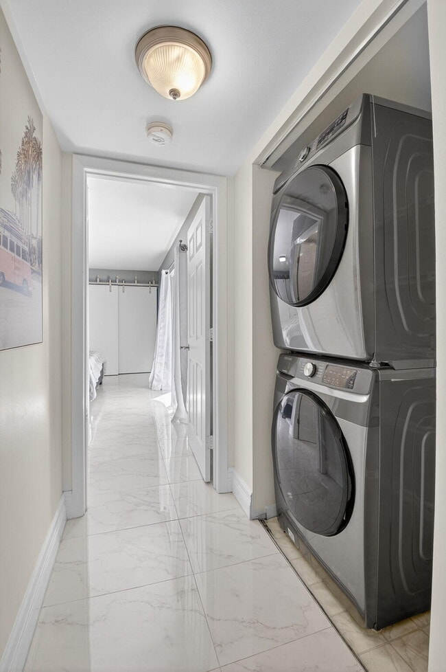 Building Photo - 4310 Village Dr