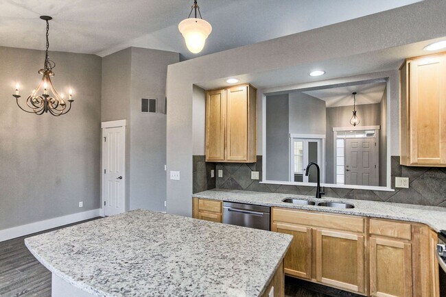 Building Photo - 2 Bedroom 2 Bath Loveland Ranch Home