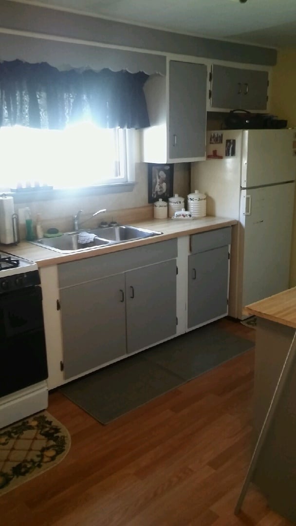 Building Photo - Charming 2-Bedroom Home on Double Lot – Av...