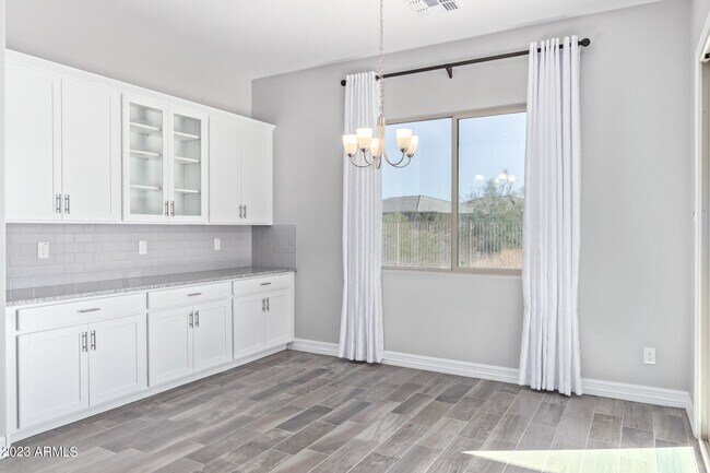 Building Photo - 18335 W Summerhaven Dr