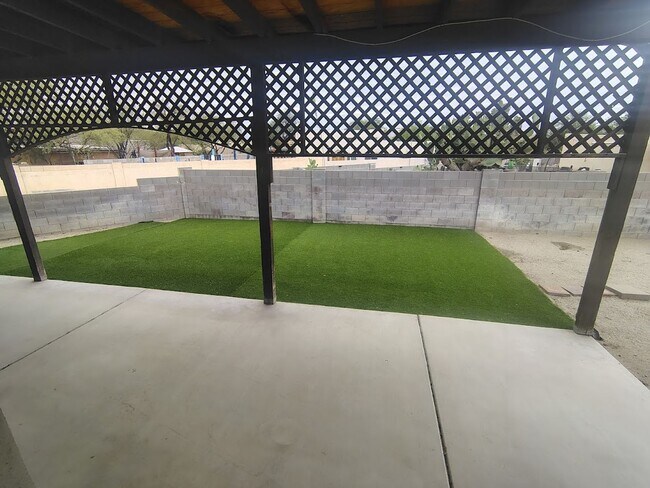 Building Photo - 9047 N Sanguine Dr