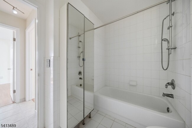 Building Photo - 8 Jennifer Dr