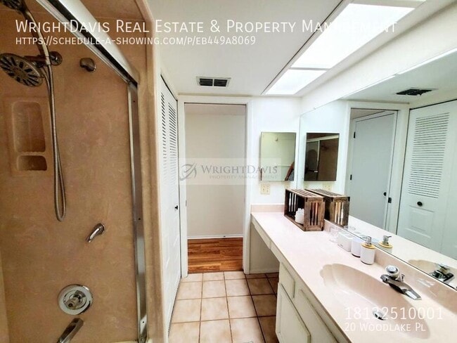 Building Photo - 20 Woodlake Pl