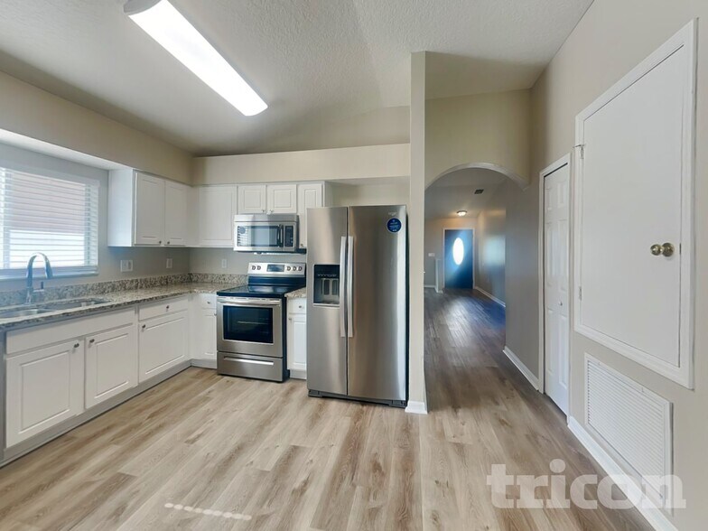 Building Photo - 27909 Breakers Dr