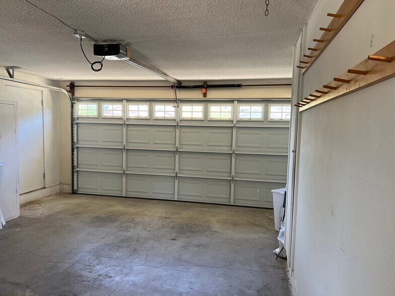 Building Photo - 7548 Newport Dr