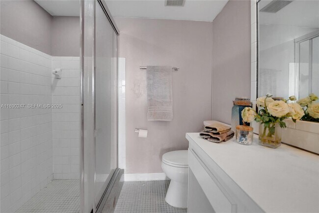 Building Photo - 2737 S Oakland Forest Dr