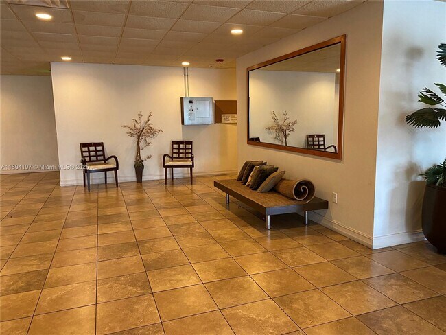 Building Photo - 6900 Bay Dr