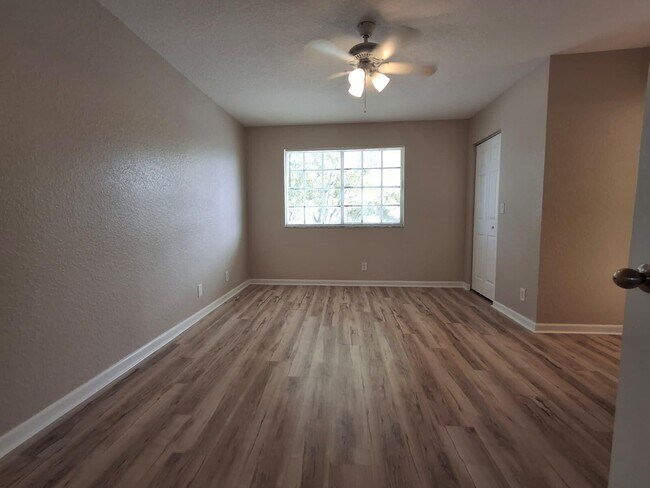 Building Photo - 4723 SW 14th St