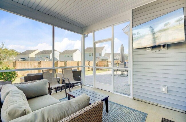 Building Photo - 3 Bedroom, 2.5 Bathroom Home in Oakley Pointe - Moncks Corner