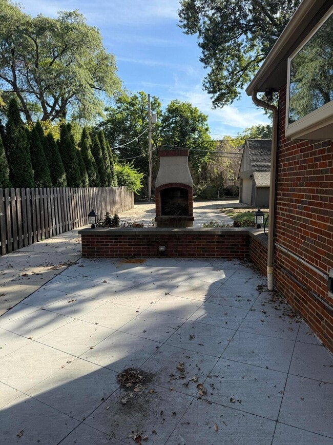 Building Photo - 2629 E Broad St