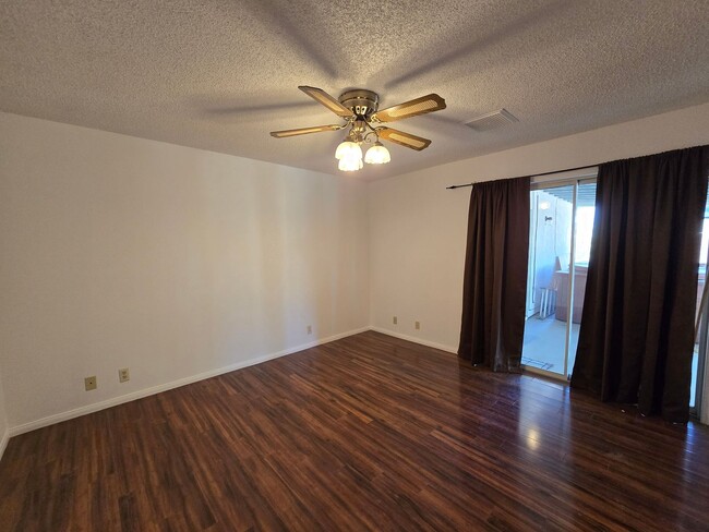 Building Photo - 905 Cimarron Ct