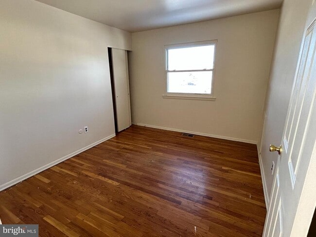 Building Photo - 60 Stonegate Dr