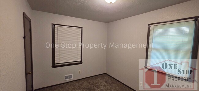 Building Photo - 8713 E 111 St