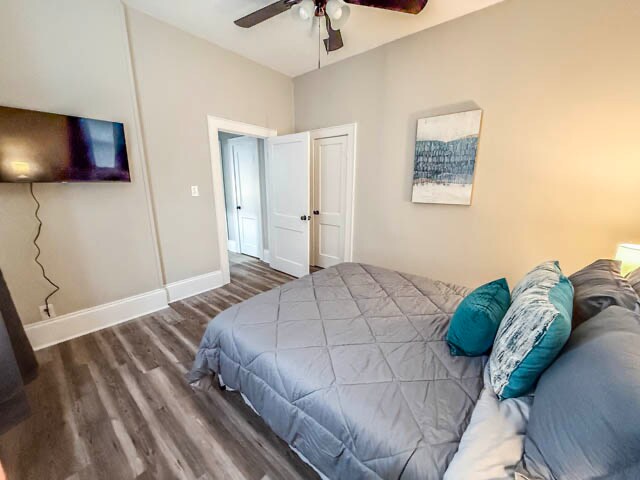 Building Photo - 216 E Horah St