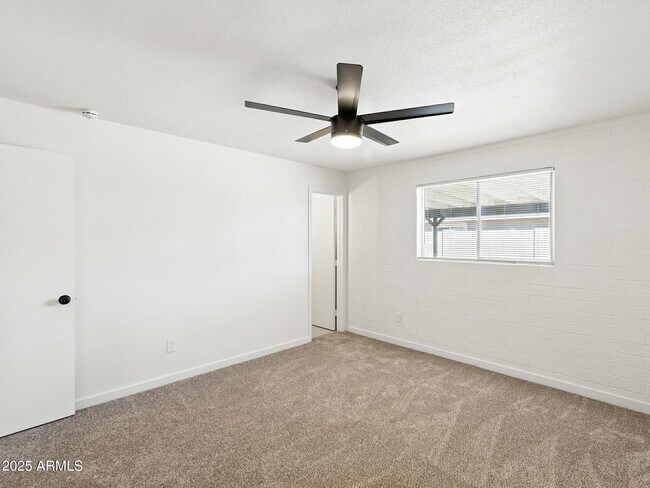 Building Photo - 2732 W Tuckey Ln