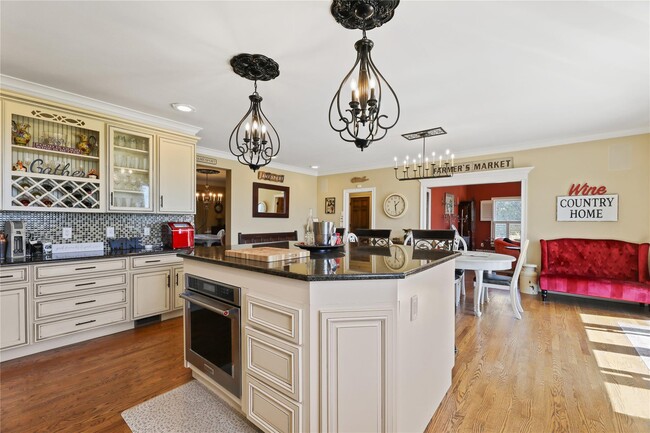 Building Photo - 703 Herricks Ln