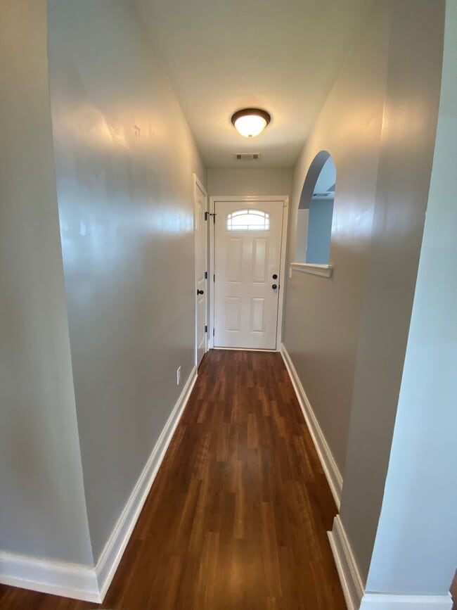 Building Photo - Adorable 3 bed/2 bath home! Great location!