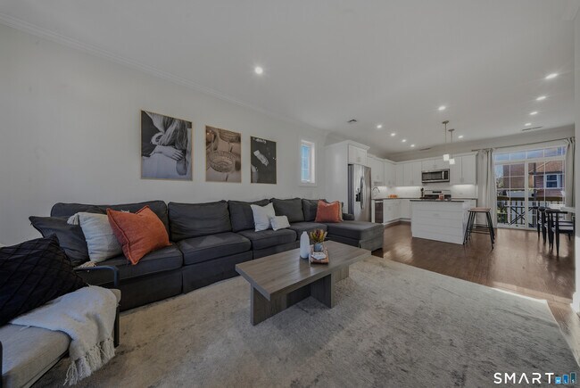 Building Photo - 145 Brentwood Ave