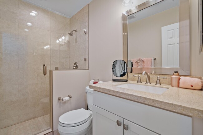 Building Photo - 13324 Bedford Mews Ct