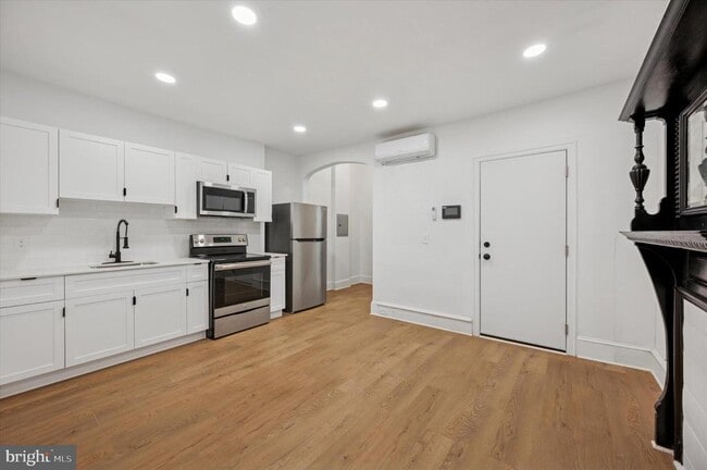 Building Photo - 1217 N 28th St
