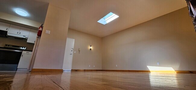 Building Photo - 416 68th St