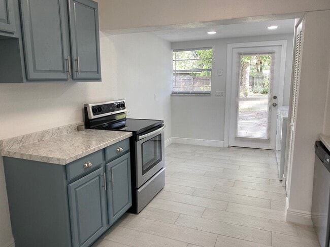 Building Photo - Renovated 2/1 Fenced in Duplex - Mead Garden/Winter Park