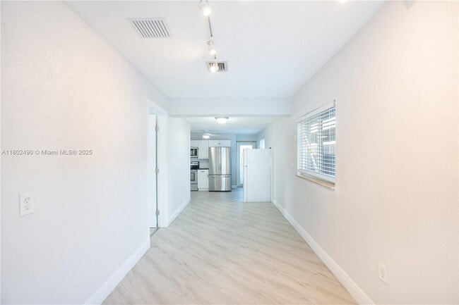 Building Photo - 6695 SW 28th St