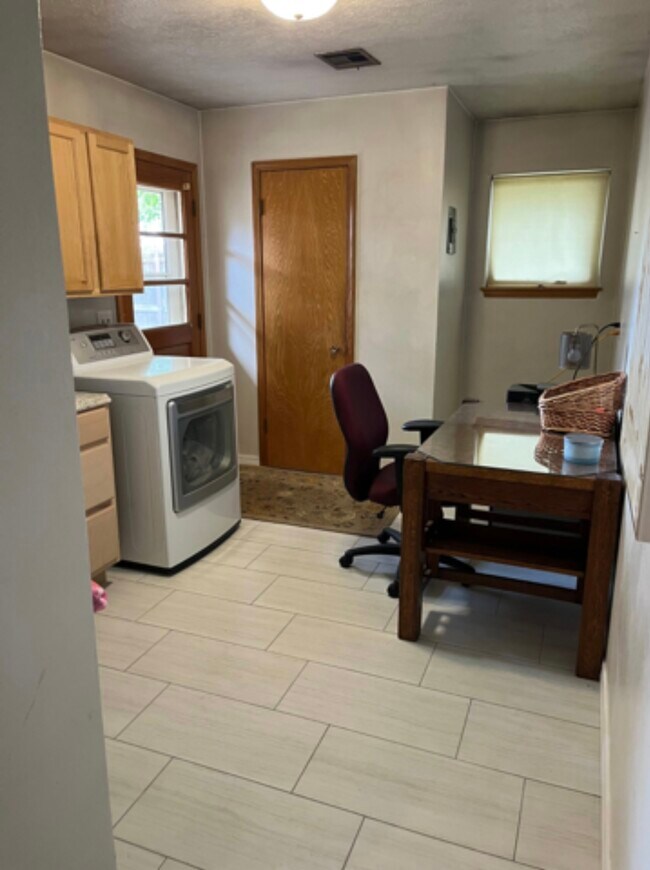 Building Photo - 910 Washington St