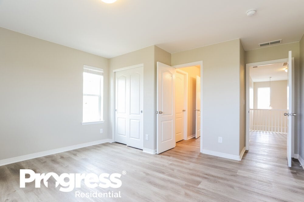 Building Photo - 15489 Coopers Hawk Way