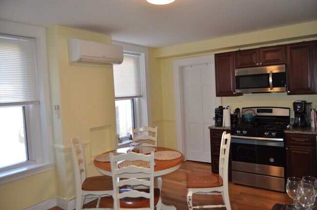 Building Photo - 26 Schuyler St