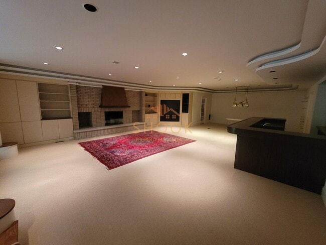 Building Photo - STUNNING LUXURY HOME - EVERYTHING YOU NEED - SHORT-TERM AND FURNISHED OPTIONS AVAILABLE