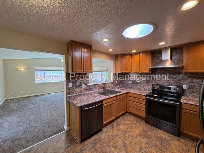 Building Photo - 3 Bed, 2 Bath, Home Located in Gardnerville