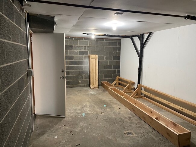 Building Photo - 1066 Northview Dr