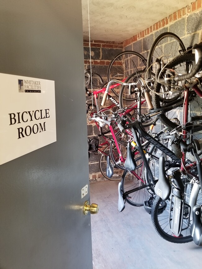 Building Photo - 1215 N Quinn St